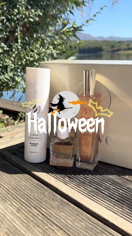 🎃 Bukuria s’ka nevojë për maskë këtë Halloween.Katër paketa, një magji e vetme — Louve Halloween Edition.Nga After Midnight Glow që sjell ndriçim, te Haunted Freshness që dhuron pastërti, The Dark Crush që aromatizon çdo prekje, deri te Trick or Treat Bundle që bashkon të gjitha për një ritual të plotë. ✨Zgjidh paketën që të përshtatet… ose merr të gjitha me ulje deri në -50%! 💫#LouveHalloween #LouveClub #SpookyBeauty #HalloweenGlow #AfterMidnightGlow #HauntedFreshness #TheDarkCrush #TrickOrTreatBundle #AutumnMagic #LouveGirls #LouveSkincare
